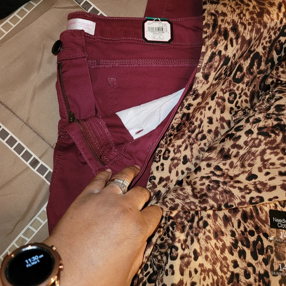 JEANS - NEVER WORN - Picture 4 of 4